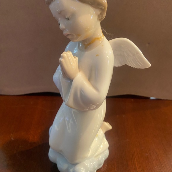 NAO PORCELAIN FIGURE - Picture 6 of 7